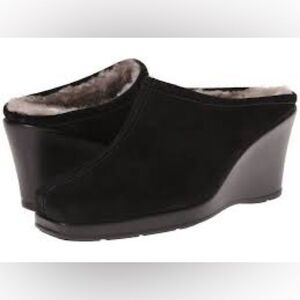 NWOT La Canadienne suede black ivy shearling slip on closed toe wedge clog sz8.5
